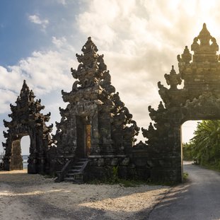 uluwatu-shutterstock_624971135large.jpg