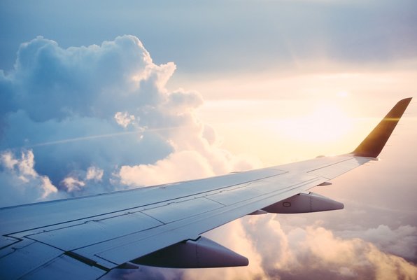 CO2-uitstoot van je internationale vluchten compenseren? Dat kan! Airplanewing1.jpg