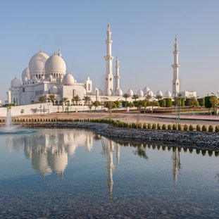 AbuDhabiSheikhZayedMosque_shutterstock_113500909L.jpg