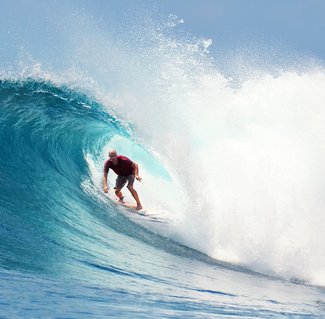 Dhonveli_Excursions_WavesofRush_1090X610.jpg