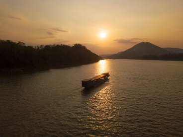 boeddhistischeprocessieexo-travel-day-trips-laos-alms-pak-ou-differently-gallery-35061004.jpg