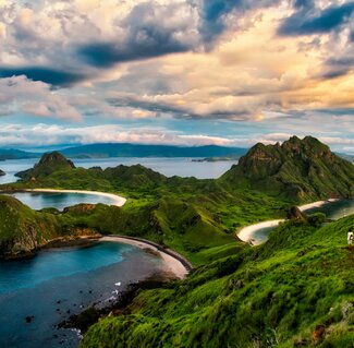 PadarIsland_fajruddin-mudzakkir-TG50QzQzZm0-unsplash.jpg