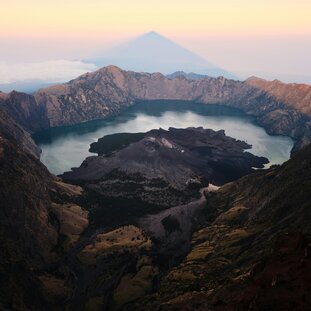 Rinjani_joshua-kettle-igX4iPNC4_A-unsplash.jpg