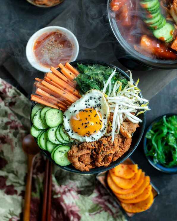 0 inleiding + bibimbap deepthi-clicks-q-M8nQqBJvU-unsplash.jpg